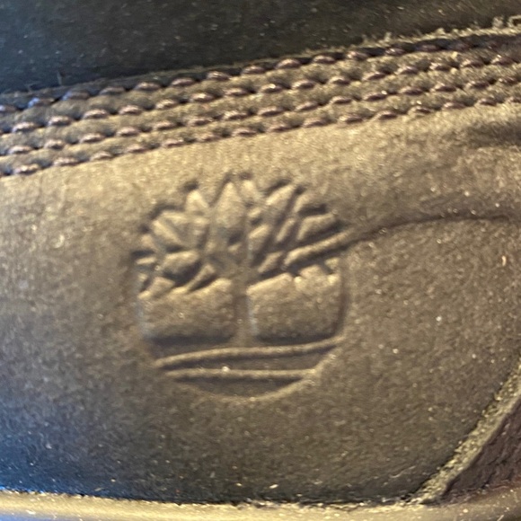 Timberland Kids black suede waterproof boots. Size 13.5. Excellent condition - Picture 2 of 5